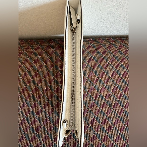 FIRENZE Italian White Quilted Leather Clutch. Made in Italy - Picture 4 of 4